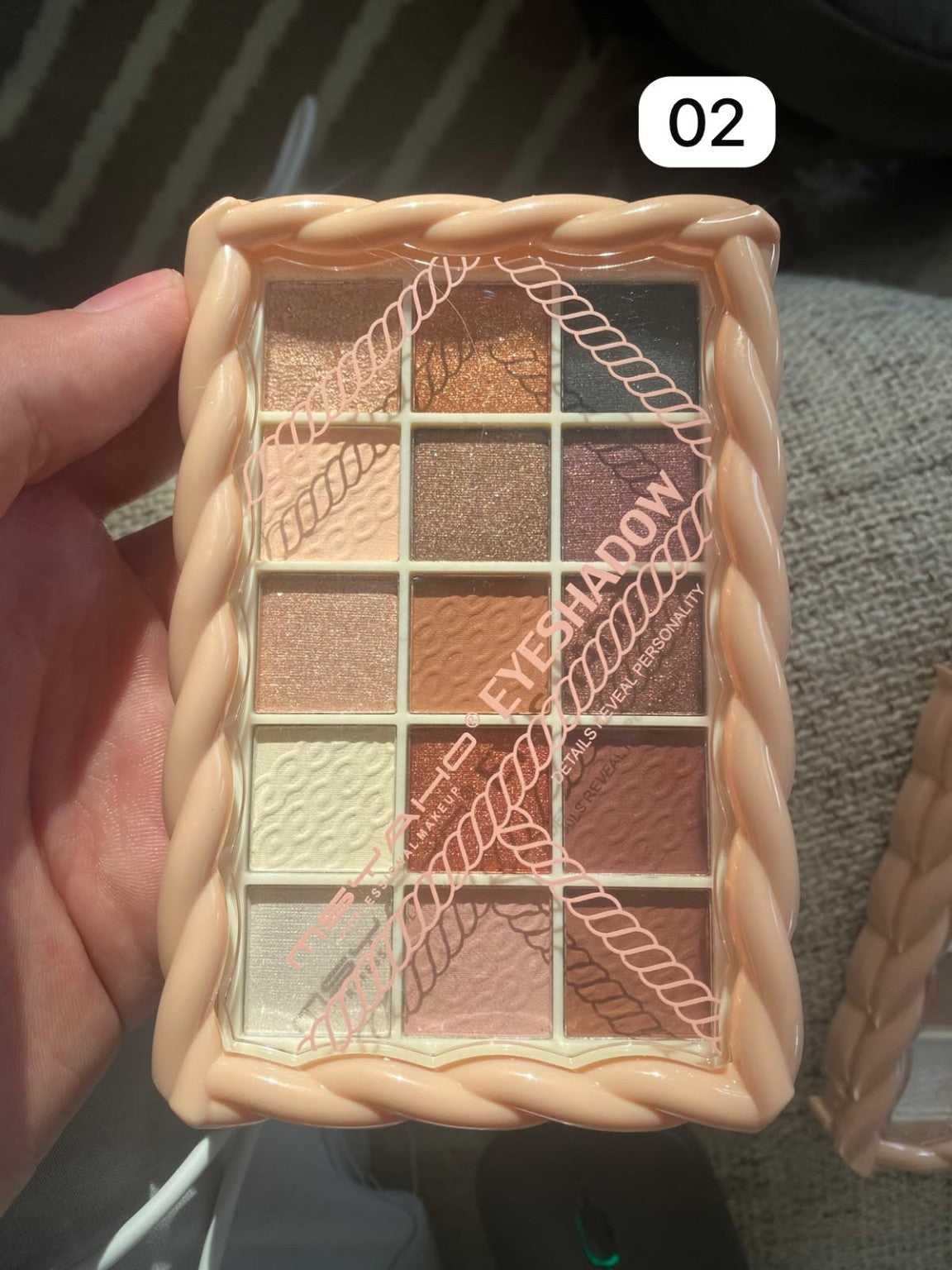 MSYAHO Eyeshadow Details Reveal Personality shade 02 reference photo